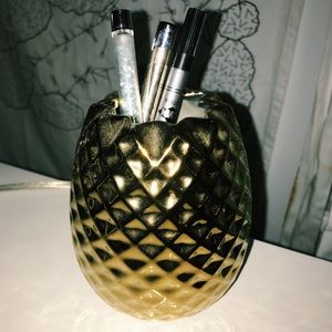 Gold pineapple pencil holder
